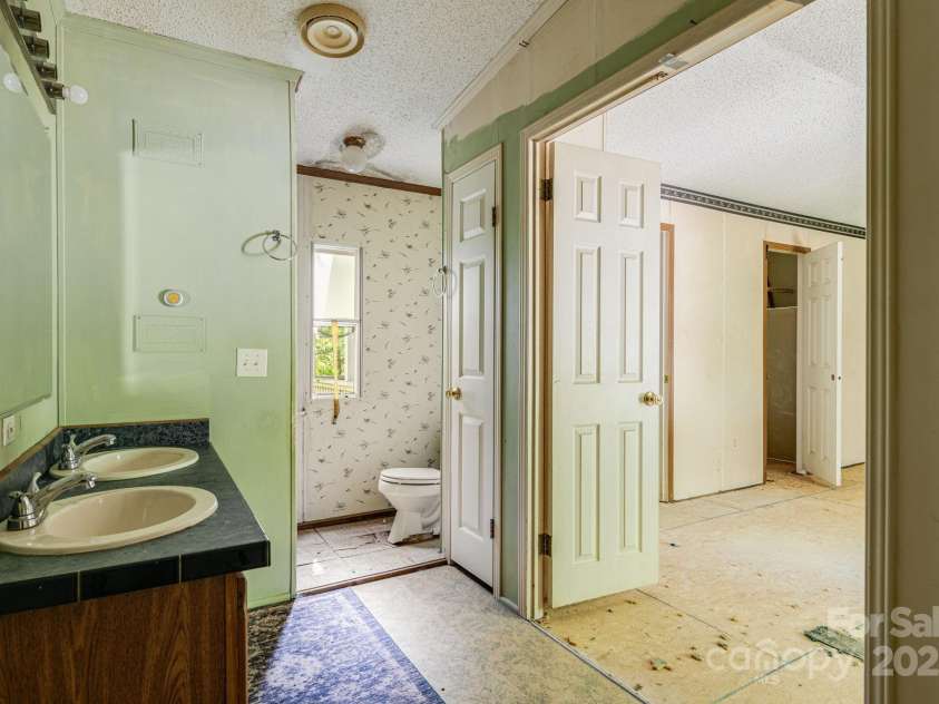 501 Deer Chase Circle, Cedar Mountain, NC 28718.  MLS# CAR4264548, YatesRealty ID 18326. 