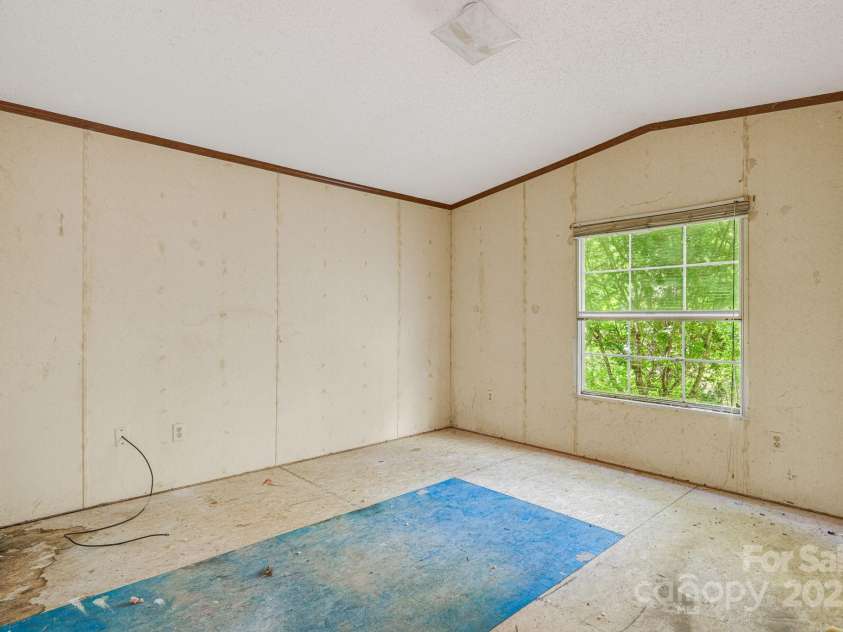 501 Deer Chase Circle, Cedar Mountain, NC 28718.  MLS# CAR4264548, YatesRealty ID 18326. 