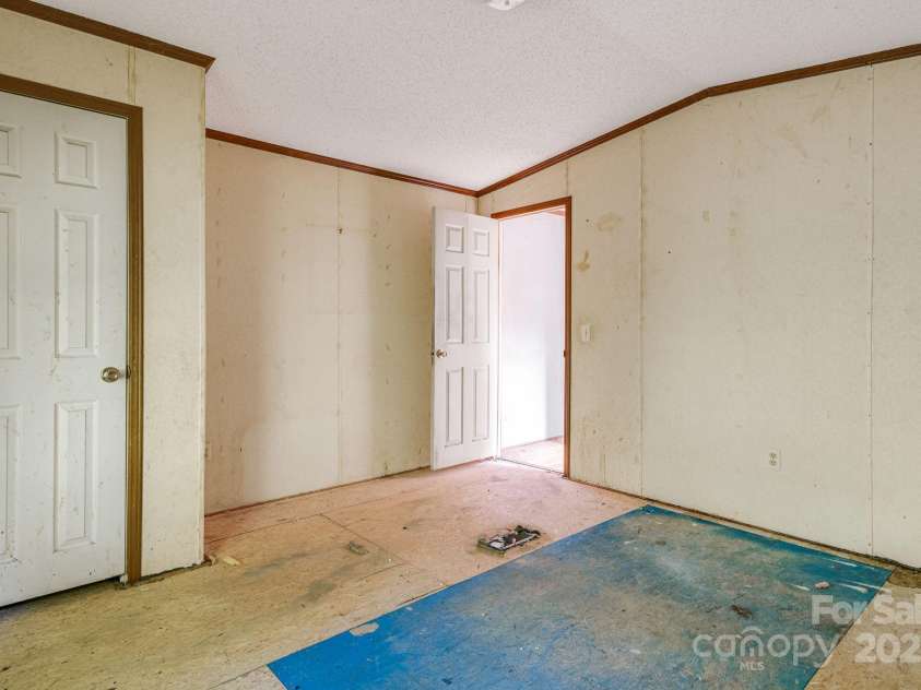 501 Deer Chase Circle, Cedar Mountain, NC 28718.  MLS# CAR4264548, YatesRealty ID 18326. 