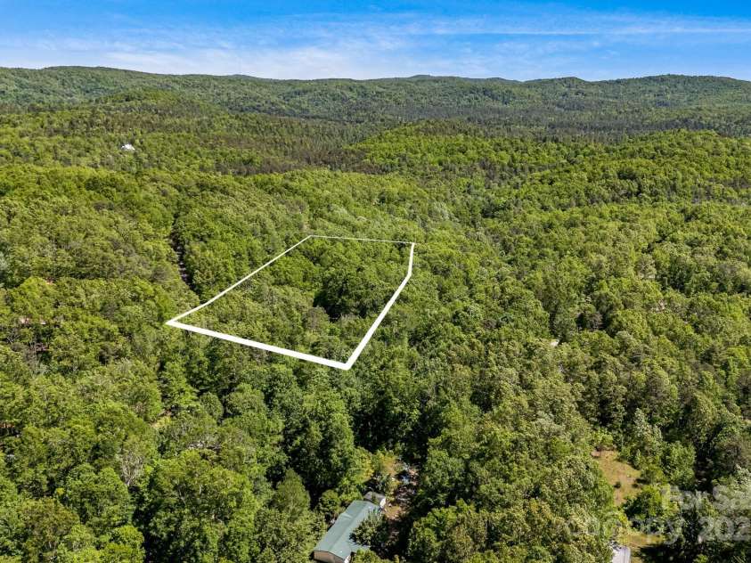 501 Deer Chase Circle, Cedar Mountain, NC 28718.  MLS# CAR4264548, YatesRealty ID 18326. 