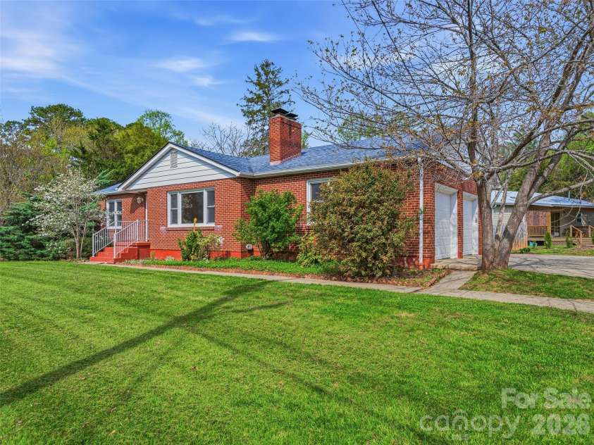 274 Old Haw Creek Road, Asheville, NC 28805.  MLS# CAR4366358, YatesRealty ID 18327. 