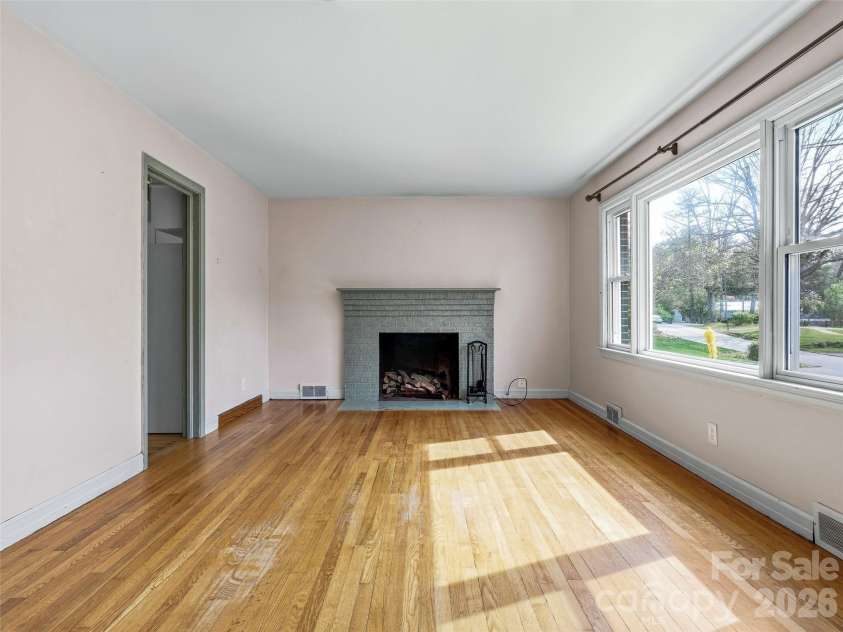 274 Old Haw Creek Road, Asheville, NC 28805.  MLS# CAR4366358, YatesRealty ID 18327. 