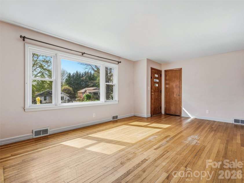 274 Old Haw Creek Road, Asheville, NC 28805.  MLS# CAR4366358, YatesRealty ID 18327. 