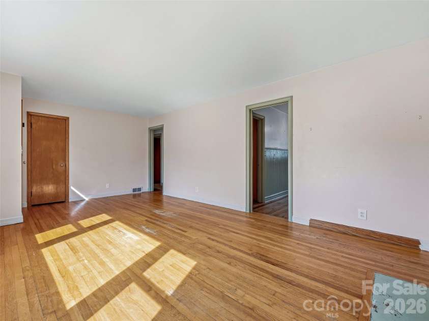 274 Old Haw Creek Road, Asheville, NC 28805.  MLS# CAR4366358, YatesRealty ID 18327. 