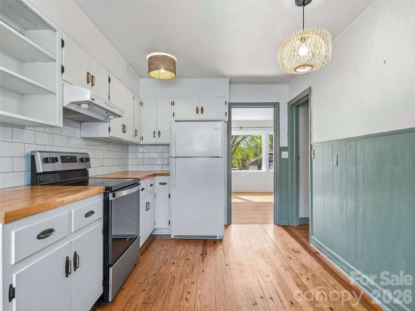274 Old Haw Creek Road, Asheville, NC 28805.  MLS# CAR4366358, YatesRealty ID 18327. 