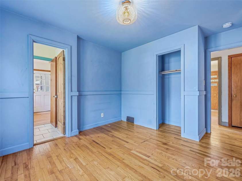 274 Old Haw Creek Road, Asheville, NC 28805.  MLS# CAR4366358, YatesRealty ID 18327. 