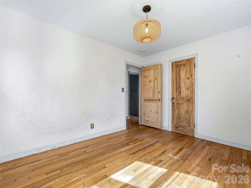 274 Old Haw Creek Road, Asheville, NC 28805.  MLS# CAR4366358, YatesRealty ID 18327. 