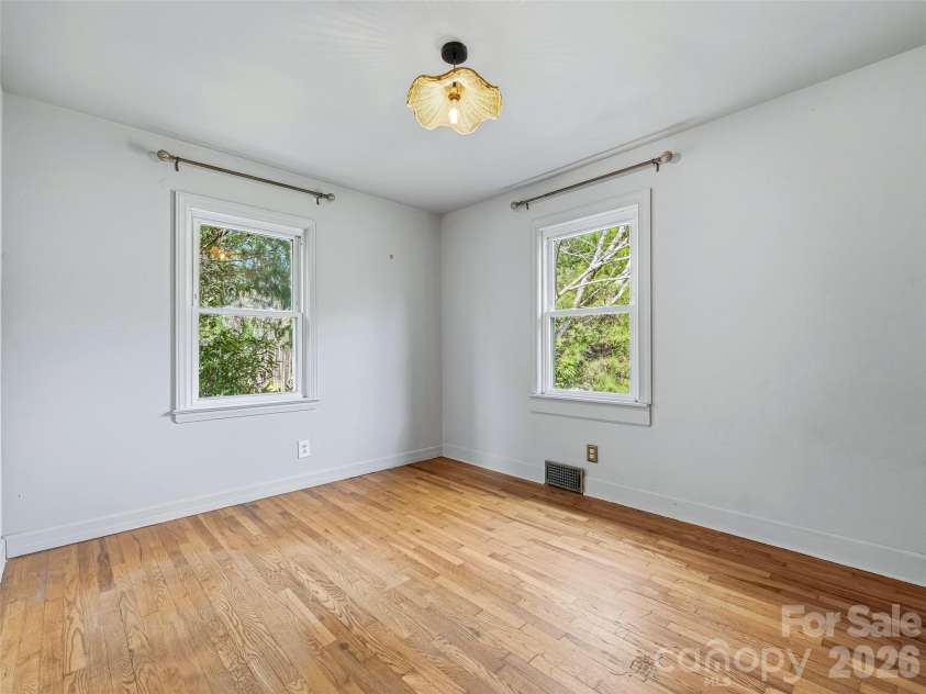 274 Old Haw Creek Road, Asheville, NC 28805.  MLS# CAR4366358, YatesRealty ID 18327. 