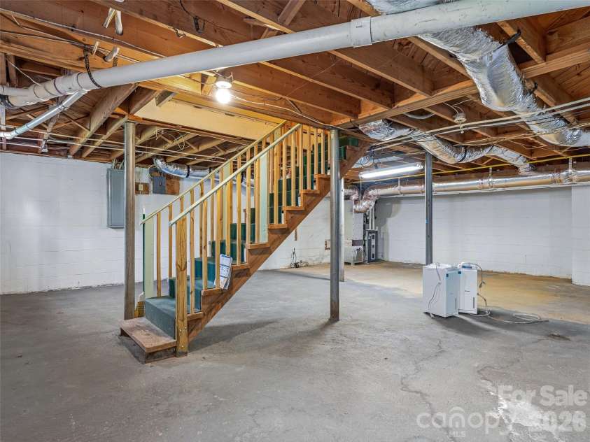 274 Old Haw Creek Road, Asheville, NC 28805.  MLS# CAR4366358, YatesRealty ID 18327. 