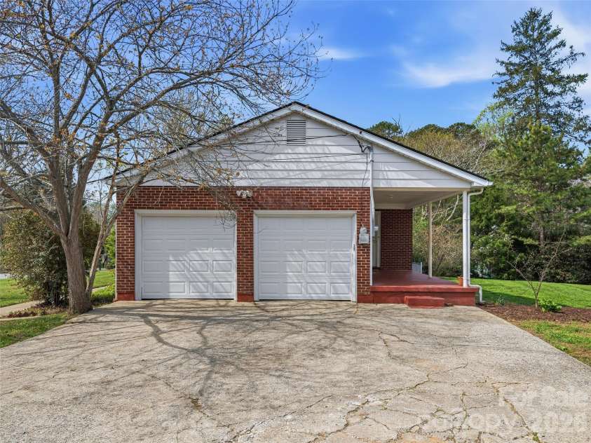 274 Old Haw Creek Road, Asheville, NC 28805.  MLS# CAR4366358, YatesRealty ID 18327. 