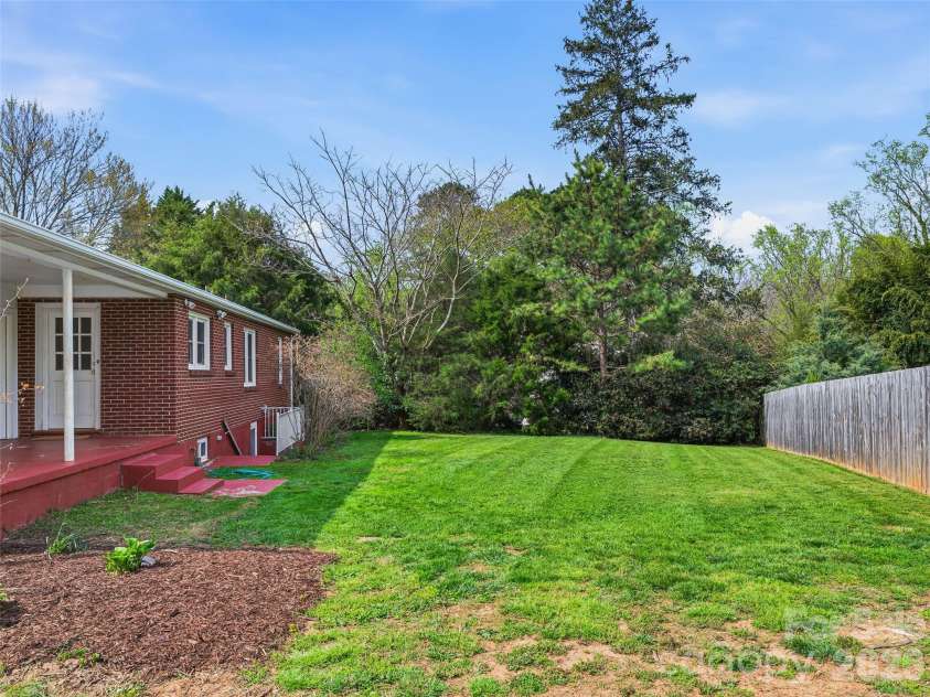 274 Old Haw Creek Road, Asheville, NC 28805.  MLS# CAR4366358, YatesRealty ID 18327. 