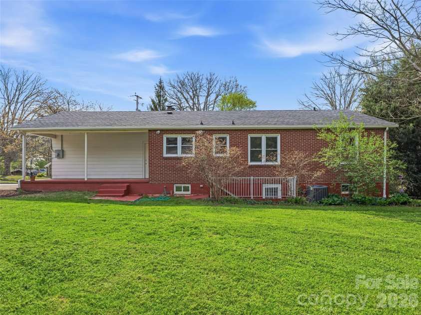 274 Old Haw Creek Road, Asheville, NC 28805.  MLS# CAR4366358, YatesRealty ID 18327. 