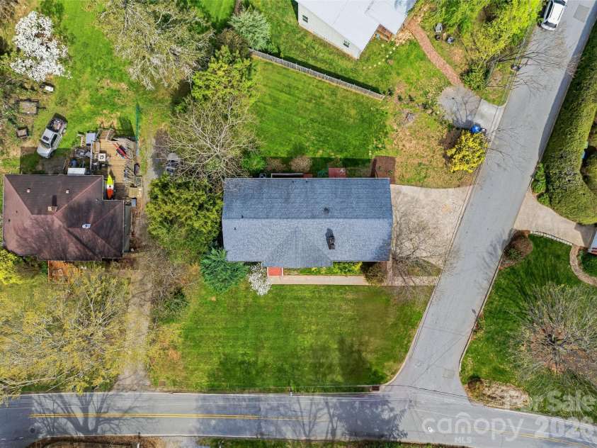 274 Old Haw Creek Road, Asheville, NC 28805.  MLS# CAR4366358, YatesRealty ID 18327. 