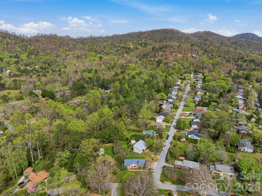 274 Old Haw Creek Road, Asheville, NC 28805.  MLS# CAR4366358, YatesRealty ID 18327. 