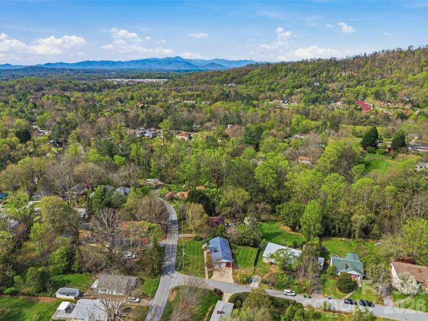 274 Old Haw Creek Road, Asheville, NC 28805.  MLS# CAR4366358, YatesRealty ID 18327. 