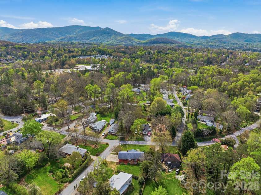 274 Old Haw Creek Road, Asheville, NC 28805.  MLS# CAR4366358, YatesRealty ID 18327. 