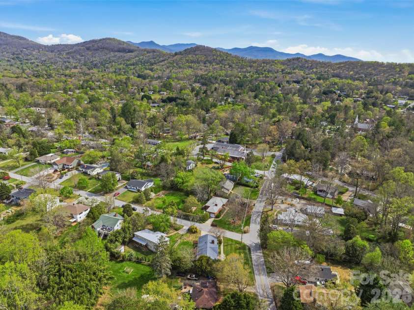 274 Old Haw Creek Road, Asheville, NC 28805.  MLS# CAR4366358, YatesRealty ID 18327. 