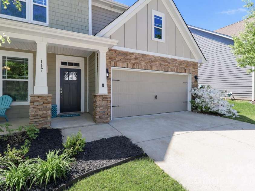 117 Tomahawk Drive, Mooresville, NC 28117.  MLS# CAR4372781, YatesRealty ID 18329. 