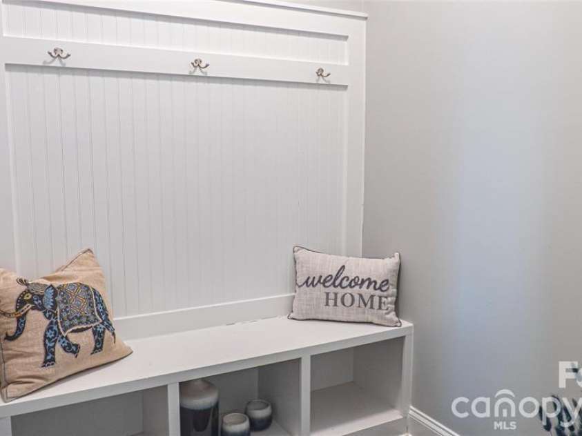 117 Tomahawk Drive, Mooresville, NC 28117.  MLS# CAR4372781, YatesRealty ID 18329. 