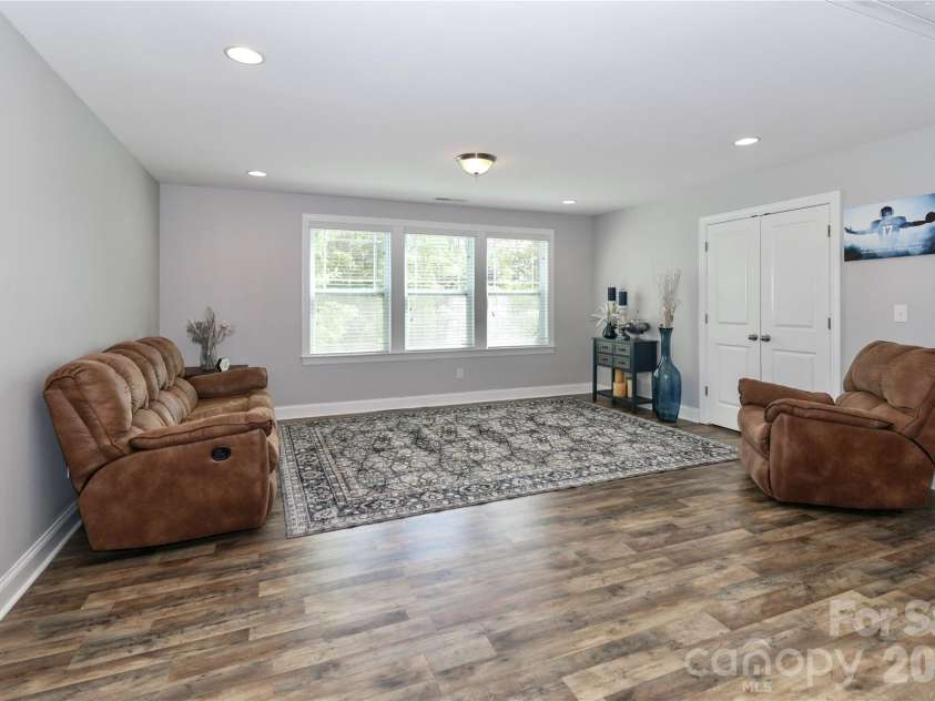 117 Tomahawk Drive, Mooresville, NC 28117.  MLS# CAR4372781, YatesRealty ID 18329. 