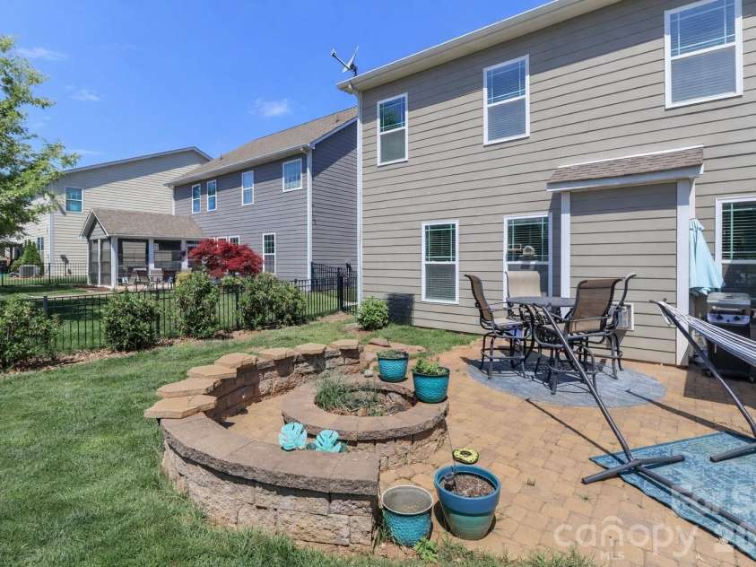 117 Tomahawk Drive, Mooresville, NC 28117.  MLS# CAR4372781, YatesRealty ID 18329. 