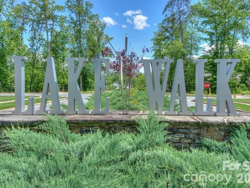 117 Tomahawk Drive, Mooresville, NC 28117.  MLS# CAR4372781, YatesRealty ID 18329. 