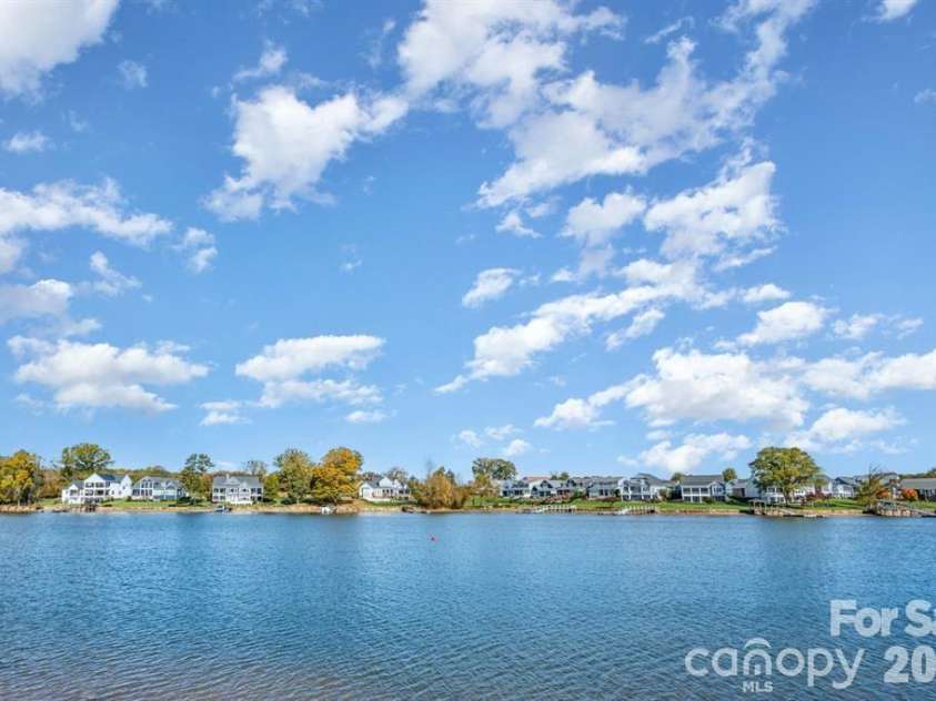 117 Tomahawk Drive, Mooresville, NC 28117.  MLS# CAR4372781, YatesRealty ID 18329. 