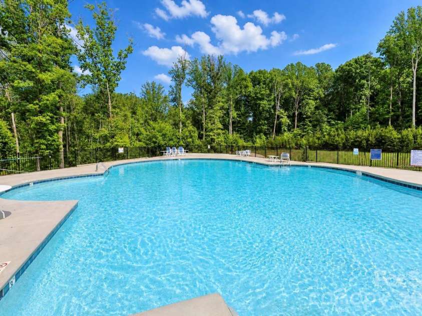 117 Tomahawk Drive, Mooresville, NC 28117.  MLS# CAR4372781, YatesRealty ID 18329. 
