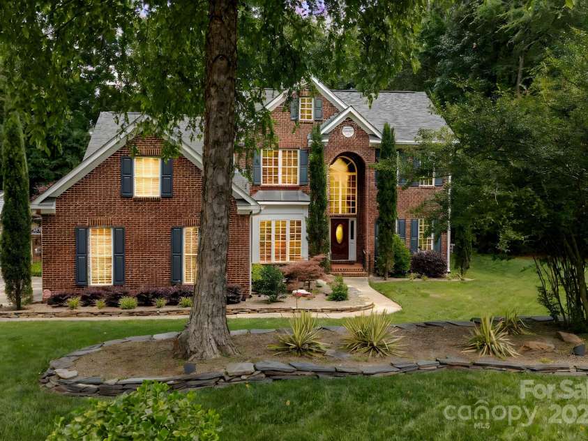 2031 Brook View Court, Matthews, NC 28104.  MLS# CAR4266397, YatesRealty ID 18329. 