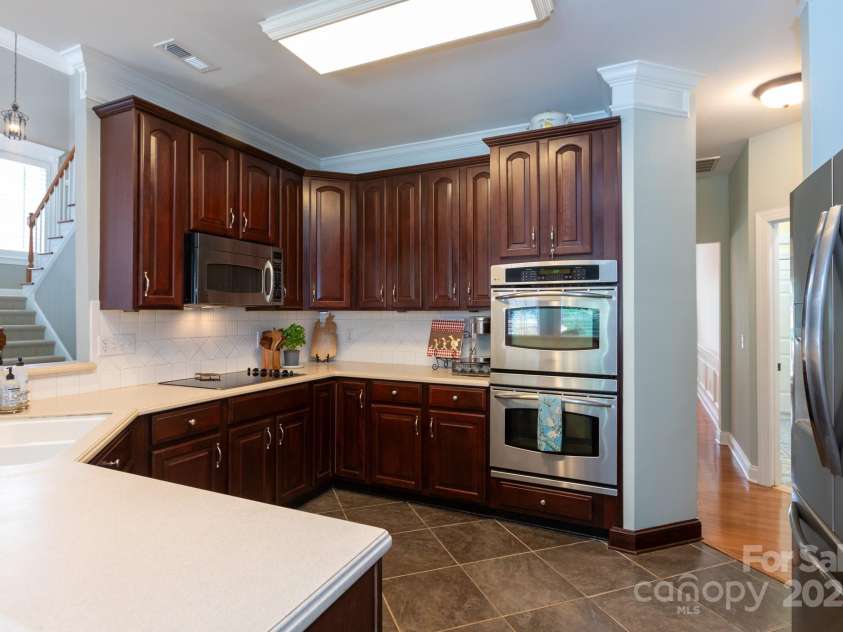 2031 Brook View Court, Matthews, NC 28104.  MLS# CAR4266397, YatesRealty ID 18329. 