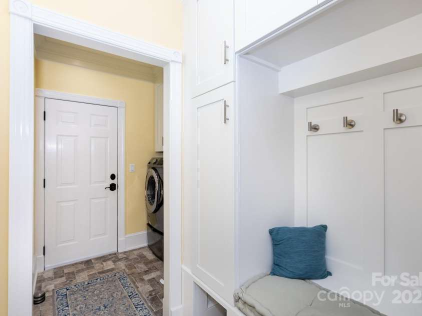 2031 Brook View Court, Matthews, NC 28104.  MLS# CAR4266397, YatesRealty ID 18329. 