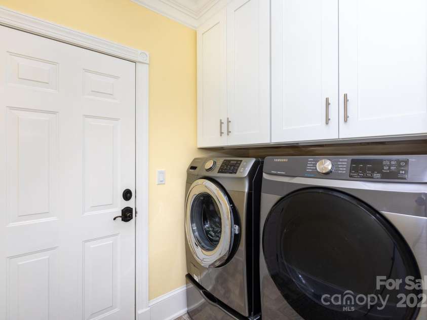 2031 Brook View Court, Matthews, NC 28104.  MLS# CAR4266397, YatesRealty ID 18329. 