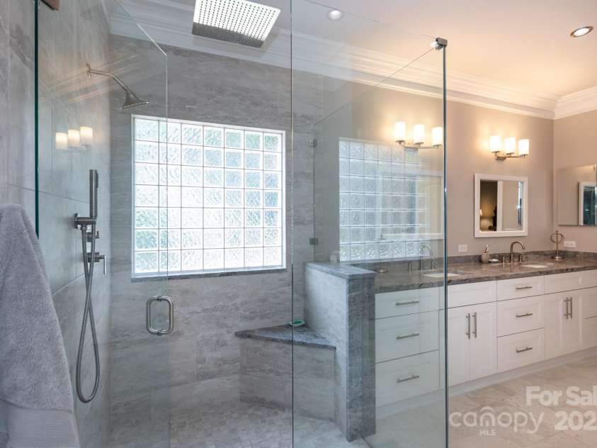 2031 Brook View Court, Matthews, NC 28104.  MLS# CAR4266397, YatesRealty ID 18329. 