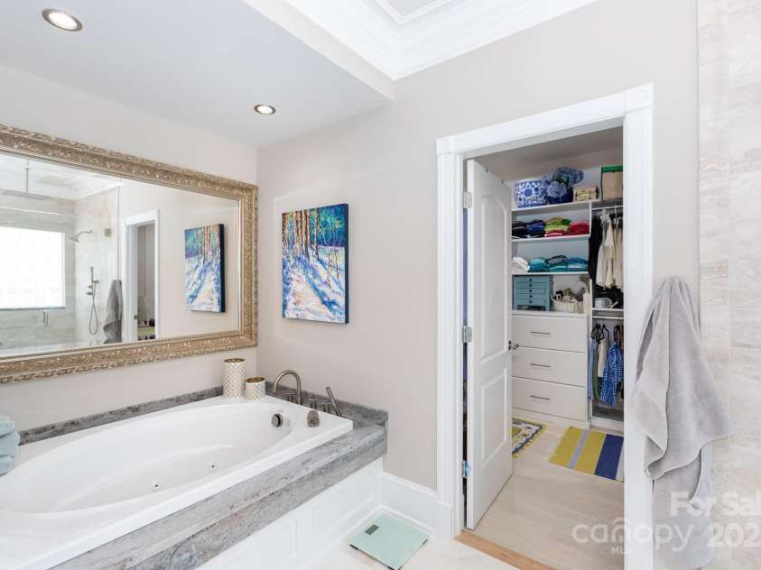 2031 Brook View Court, Matthews, NC 28104.  MLS# CAR4266397, YatesRealty ID 18329. 