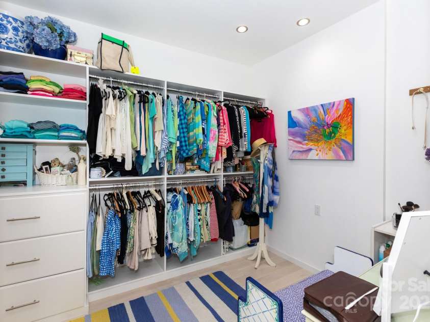 2031 Brook View Court, Matthews, NC 28104.  MLS# CAR4266397, YatesRealty ID 18329. 