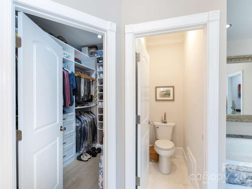 2031 Brook View Court, Matthews, NC 28104.  MLS# CAR4266397, YatesRealty ID 18329. 