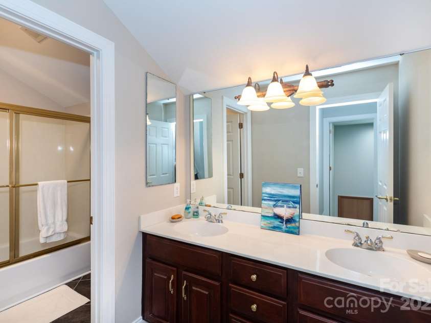 2031 Brook View Court, Matthews, NC 28104.  MLS# CAR4266397, YatesRealty ID 18329. 