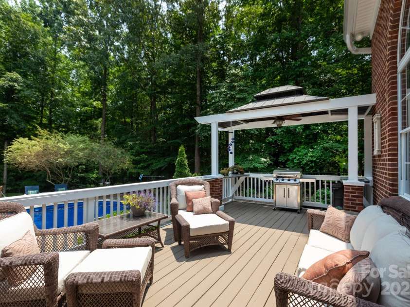 2031 Brook View Court, Matthews, NC 28104.  MLS# CAR4266397, YatesRealty ID 18329. 