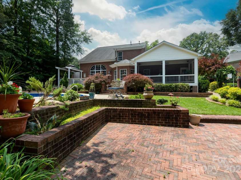 2031 Brook View Court, Matthews, NC 28104.  MLS# CAR4266397, YatesRealty ID 18329. 