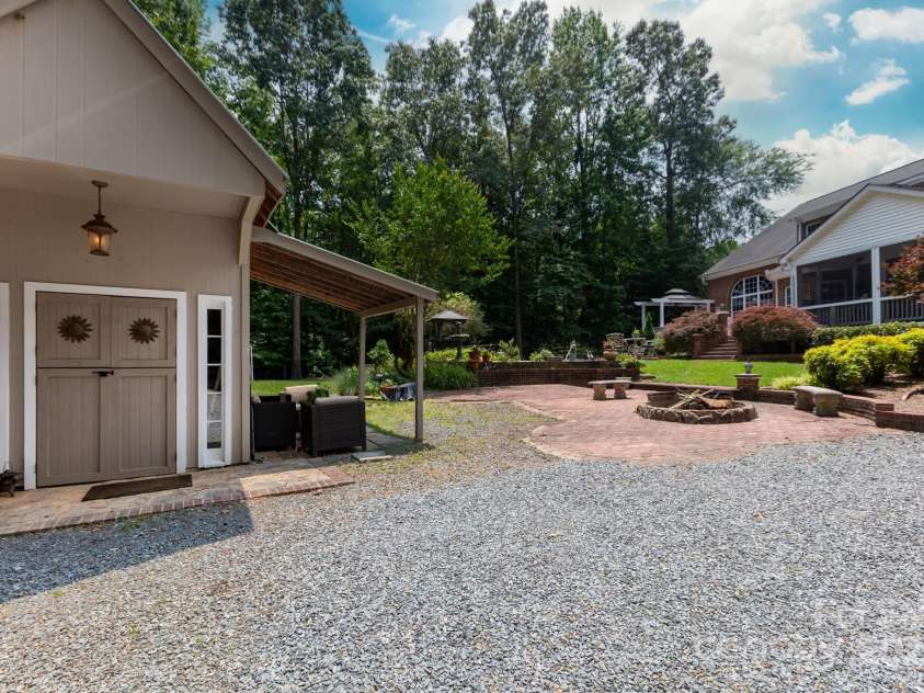 2031 Brook View Court, Matthews, NC 28104.  MLS# CAR4266397, YatesRealty ID 18329. 