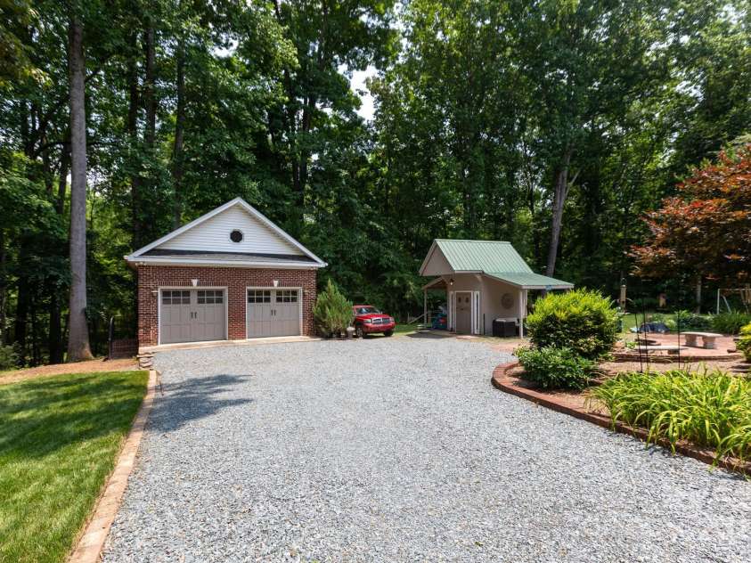 2031 Brook View Court, Matthews, NC 28104.  MLS# CAR4266397, YatesRealty ID 18329. 