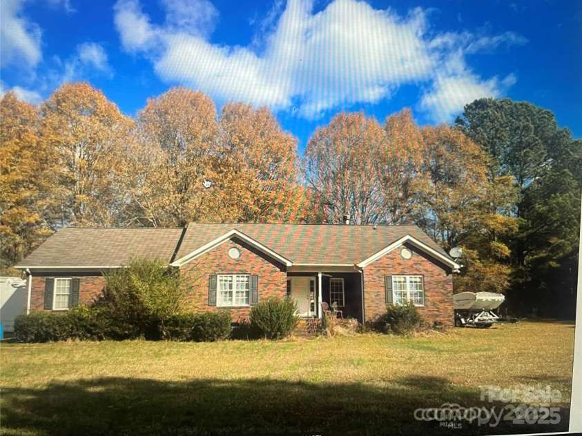 14818 Hooks Road, Matthews, NC 28105.  MLS# CAR4224349, YatesRealty ID 1833. 