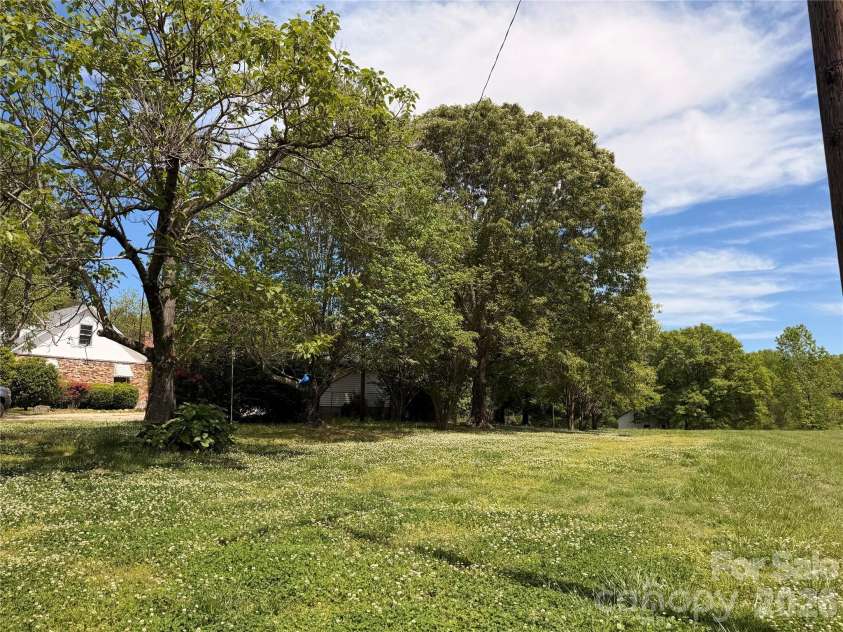213 Stowe Road, Gastonia, NC 28056.  MLS# CAR4371402, YatesRealty ID 18330. 