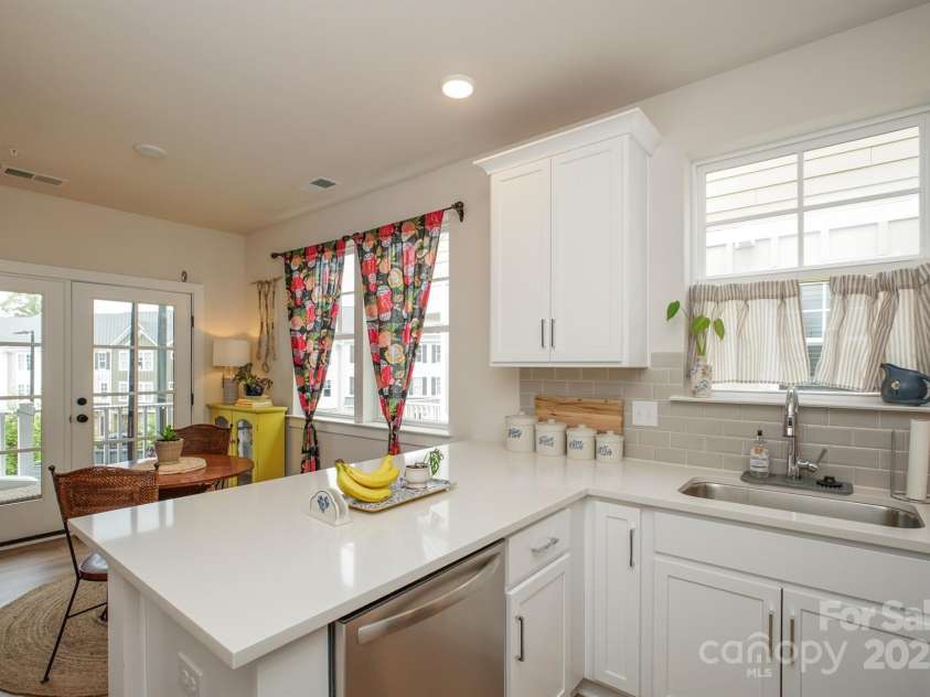 711 Beaty Street, Davidson, NC 28036.  MLS# CAR4261256, YatesRealty ID 18333. Kitchen and Dining