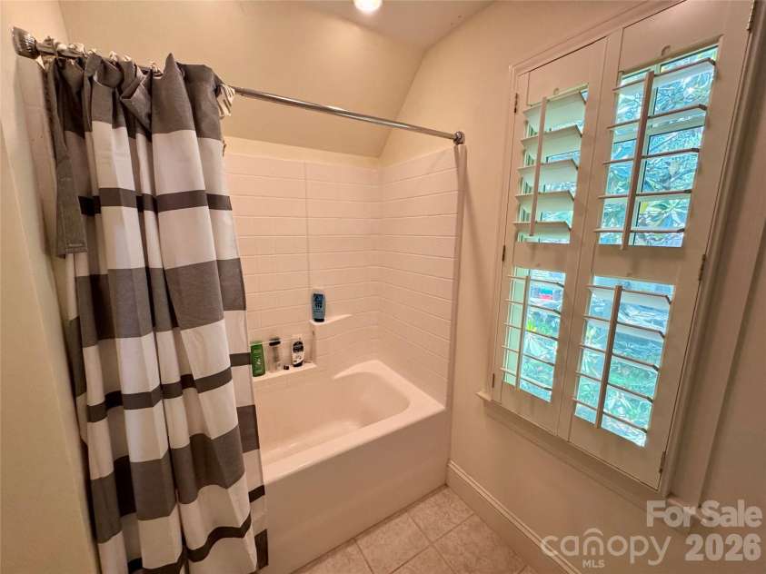 135 Eastover Drive, Concord, NC 28025.  MLS# CAR4372320, YatesRealty ID 18335. Full bath above the garage