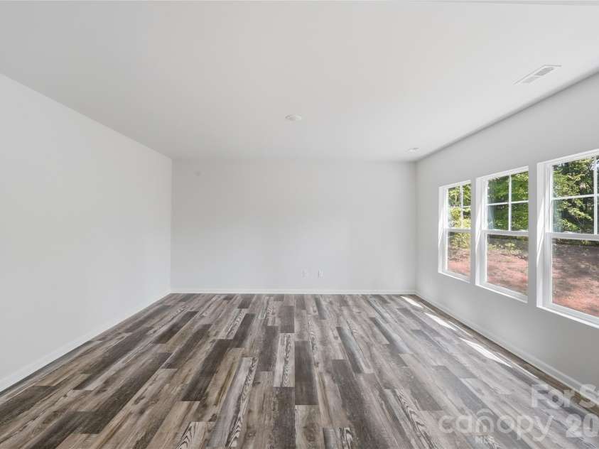 5156 Mark Drive, Hickory, NC 28601.  MLS# CAR4373616, YatesRealty ID 18336. 