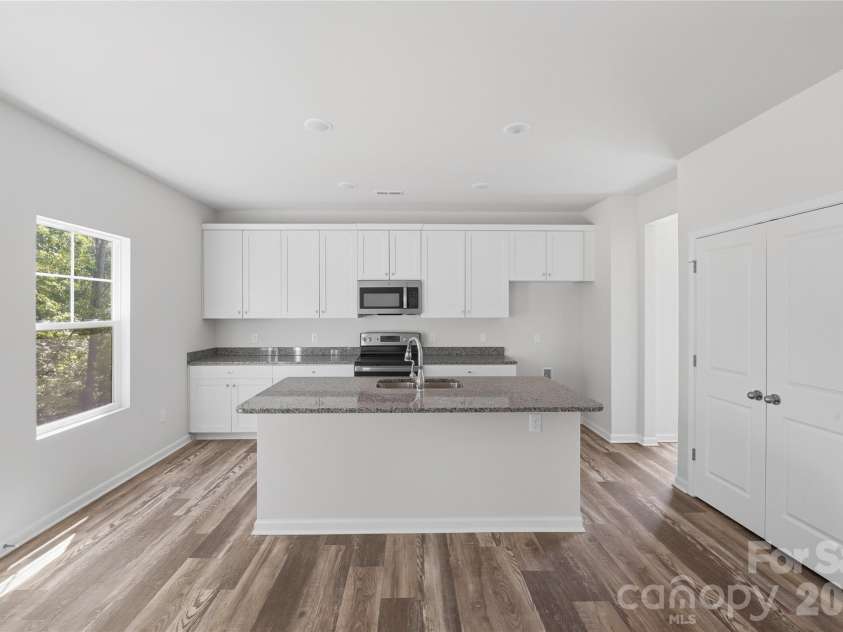 5156 Mark Drive, Hickory, NC 28601.  MLS# CAR4373616, YatesRealty ID 18336. 