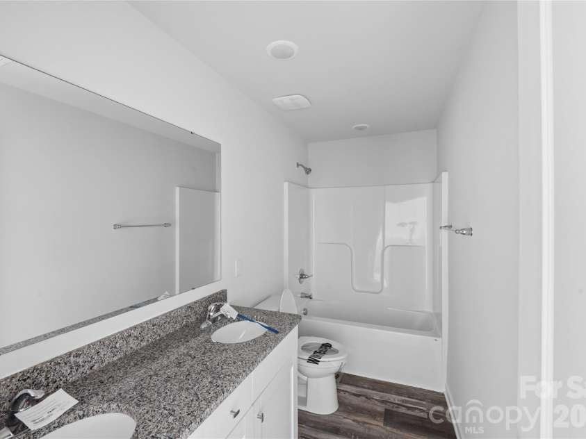 5156 Mark Drive, Hickory, NC 28601.  MLS# CAR4373616, YatesRealty ID 18336. 