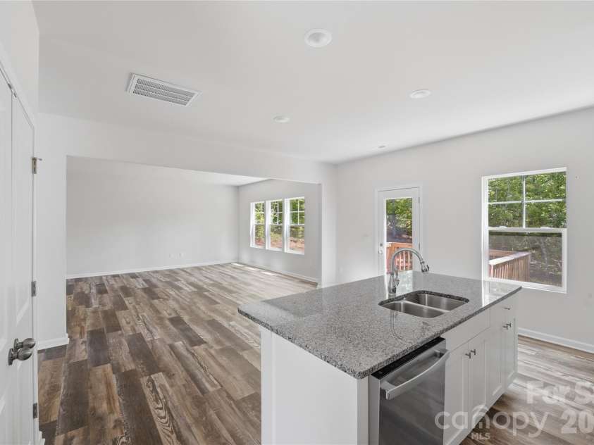 5156 Mark Drive, Hickory, NC 28601.  MLS# CAR4373616, YatesRealty ID 18336. 