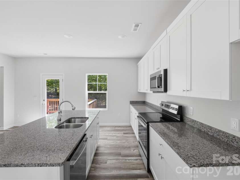 5156 Mark Drive, Hickory, NC 28601.  MLS# CAR4373616, YatesRealty ID 18336. 